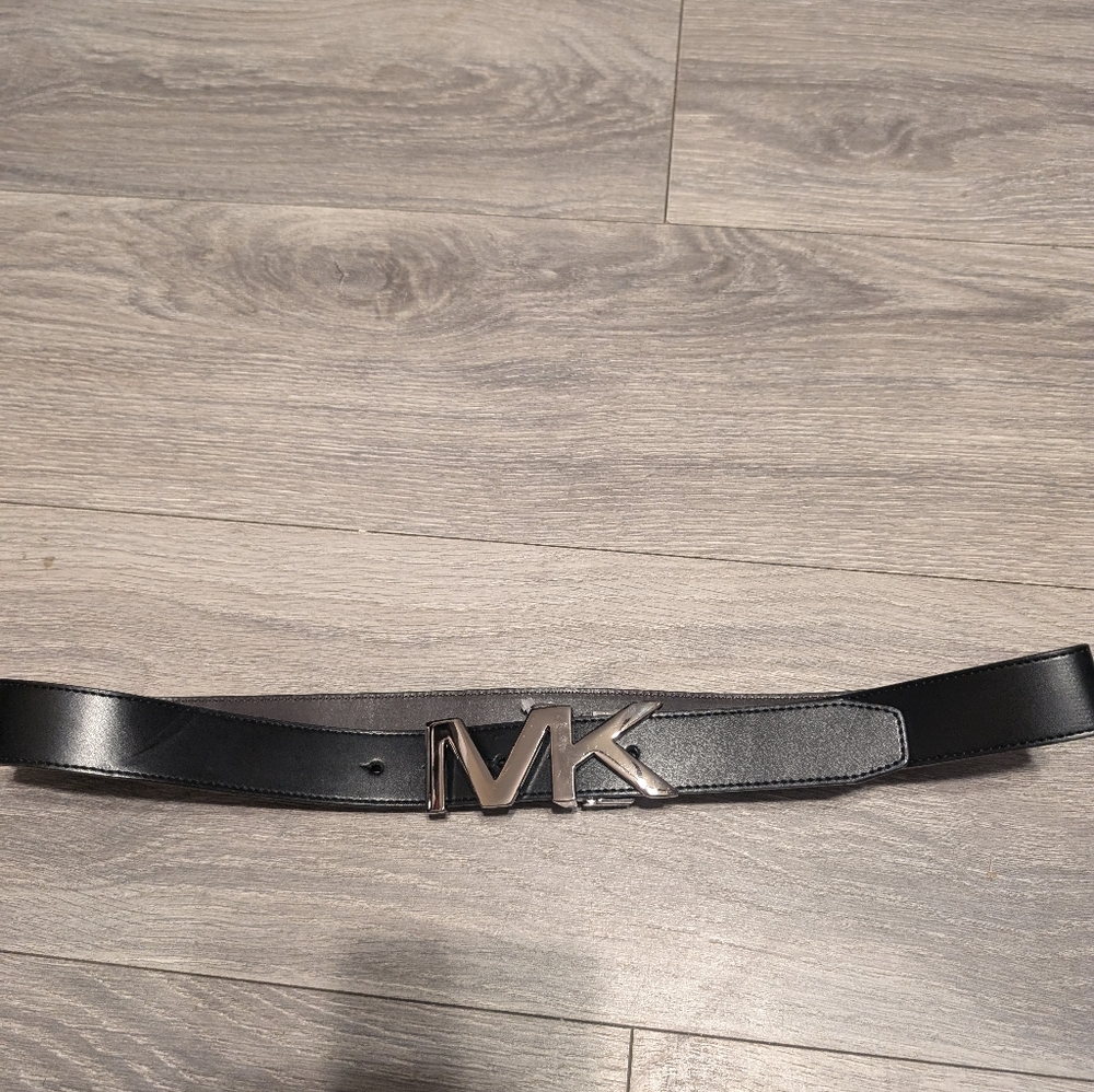 Michael kors belt 34" black MK logo in silver